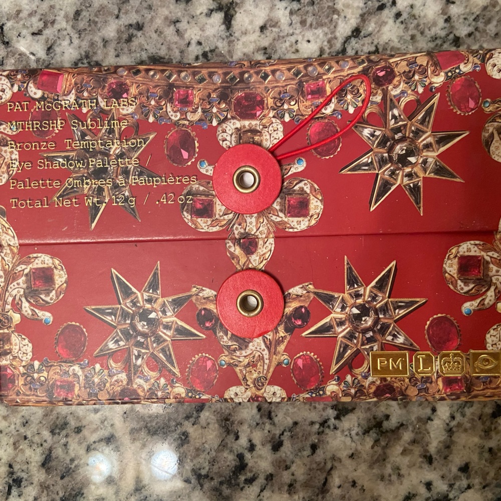 Pat McGrath eyeshadow palette